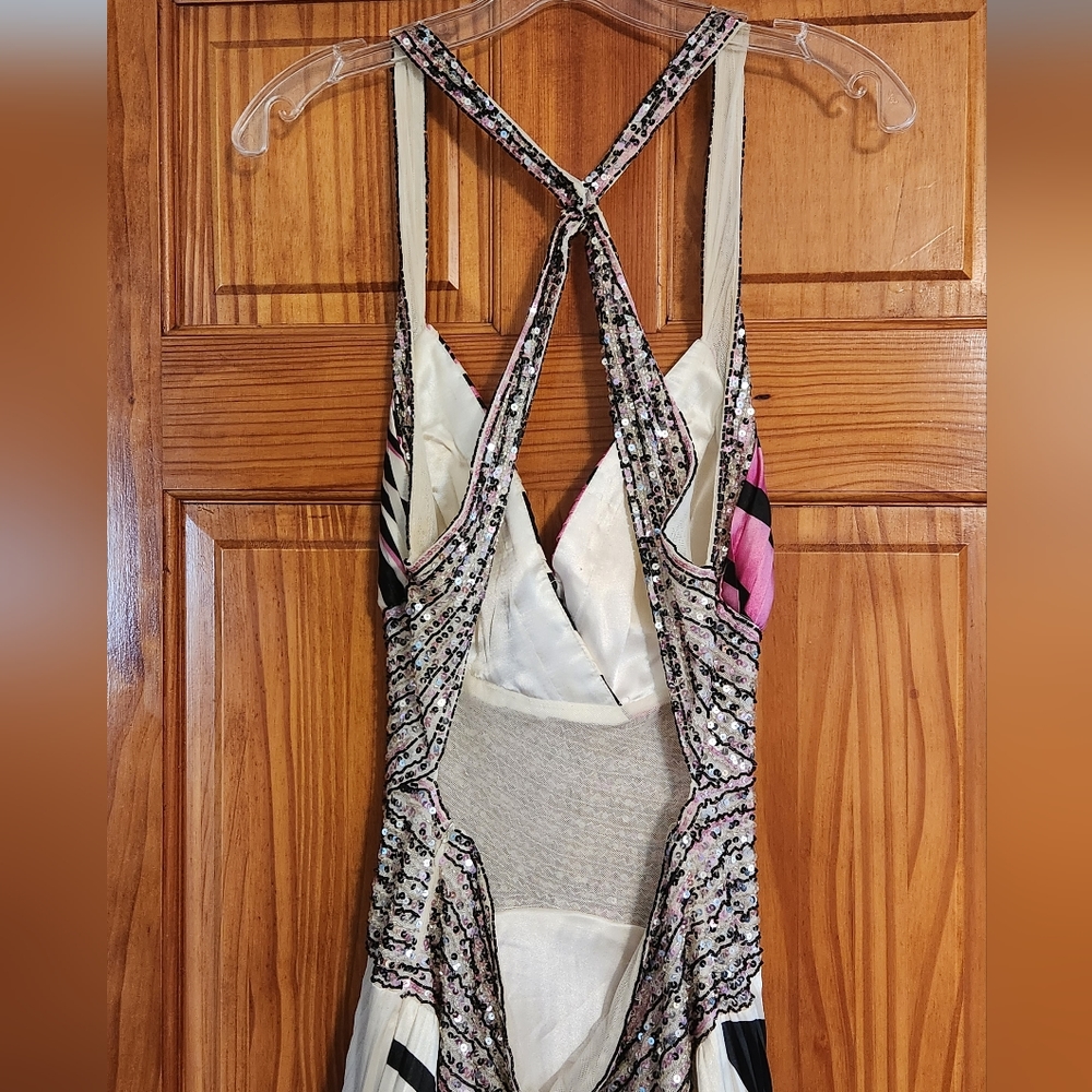 CHICAS GOWN - Picture 3 of 6